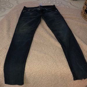 Ankle jeans has a cute zipper in the back
